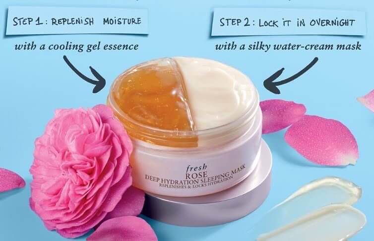 Fresh Rose Deep Hydration Sleeping Mask 70 ml.  ขั้นตอนที่ 1: เติมความชุ่มชื้นด้วยมาสก์เอสเซนส์เนื้อเจลที่มอบความเย็นสบายแก่ผิว ผสานคุณค่าจากน้ำกุหลาบบริสุทธิ์, สารสกัดดามัซก์โรส และไฮยาลูโรนิคแอซิด  มาสก์เอสเซนส์เนื้อเจล ผสานคุณค่าจากน้ำกุหลาบบริสุทธิ์ที่มีคุณสมบัติในการปลอบประโลมผิว นอกจากนี้ยังอุดมไปด้วยสารสกัดดามัซก์โรสที่ช่วยเติมความชุ่มชื้น, บำรุงผิวให้เรียบเนียน, เสริมสร้างความแข็งแรงของผิว และไฮยาลูโรนิคแอซิดที่ช่วยให้ผิวอ่อนนุ่มและชุ่มชื้นขึ้น    ขั้นตอนที่ 2: ป้องกันไม่ให้ผิวสูญเสียความชุ่มชื้นภายในด้วยมาสก์เนื้อครีมกึ่งเจลที่มีสัมผัสอันนุ่มนวลดุจแพรไหมพร้อมผสานพลังจากเทคโนโลยี Time-Release  มาสก์เนื้อครีมกึ่งเจล ทำหน้าที่ล็อคความชุ่มชื้นภายในผิวด้วย dual night patch system ผสานพลังจากเทคโนโลยี Time-Release ช่วยควบคุมการปลดปล่อยความชุ่มชื้นเอาไว้อย่างต่อเนื่องตลอดคืน นอกจากนี้ยังมีสารสกัดรากอีฟนิ่งพรีมโรสที่ช่วยเก็บกักความชุ่มชื้นไว้ใต้ชั้นผิว